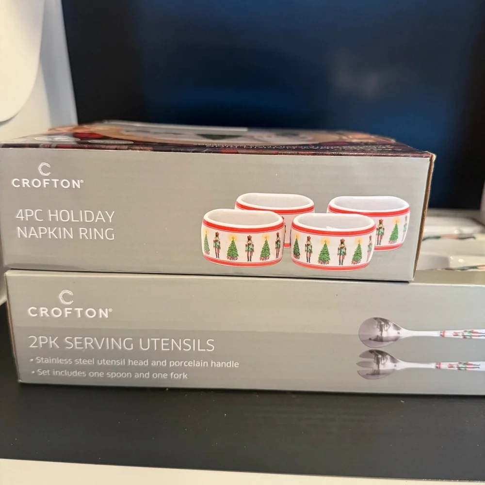CROFTON nwt holiday